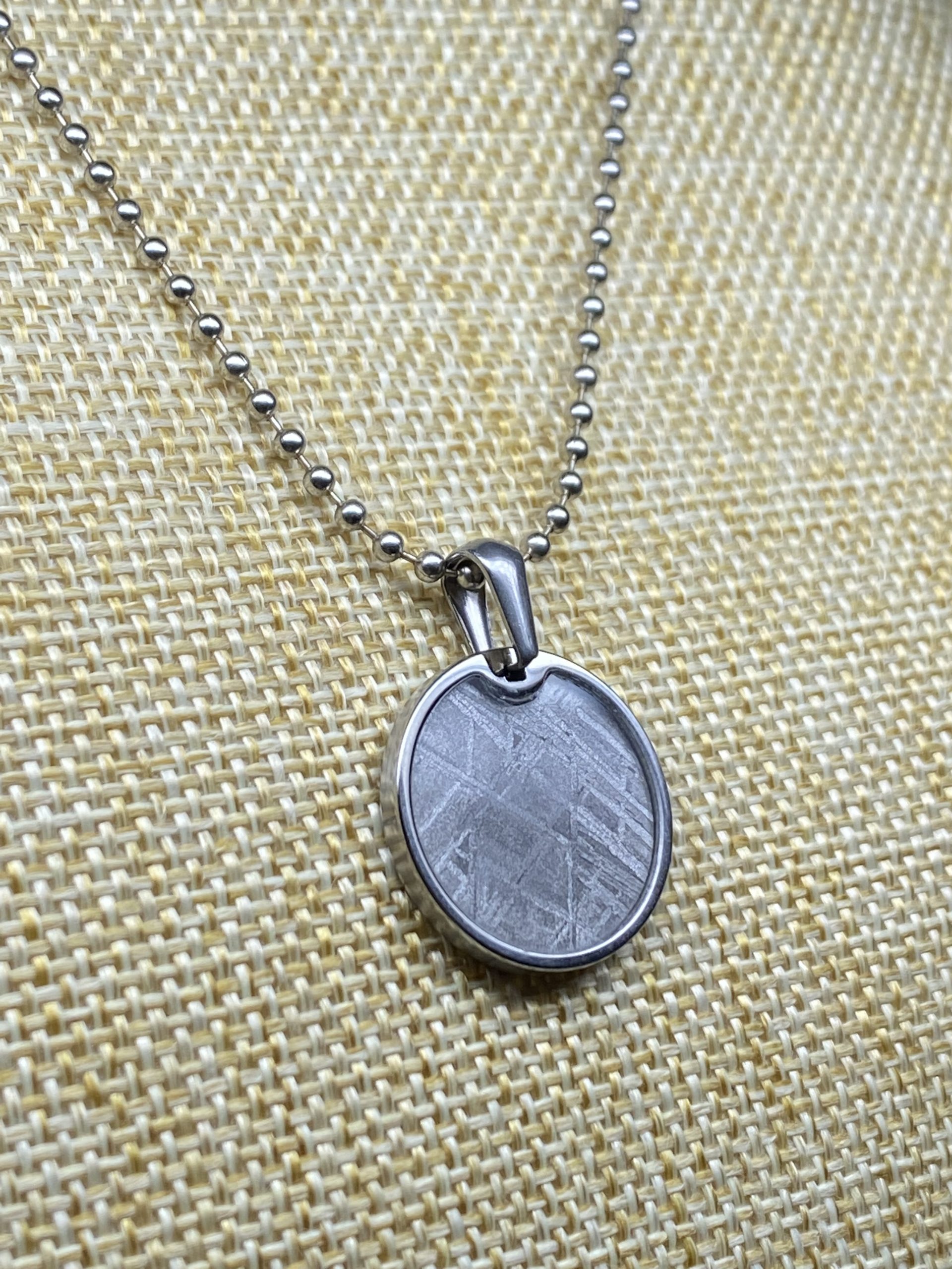 鑑別書】メテオライトジャパンのギベオン隕石 ペンダント 20㍉ 鉄隕石