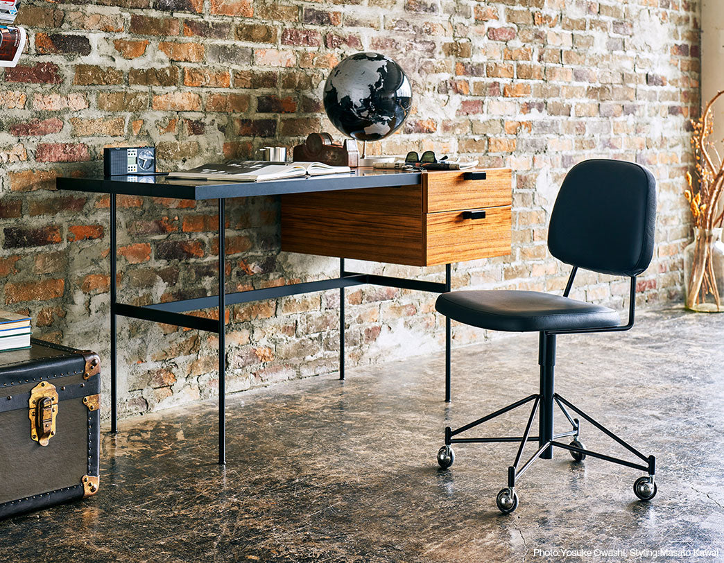 Pierre Paulin / CM231 Chair – METROCS GLOBAL