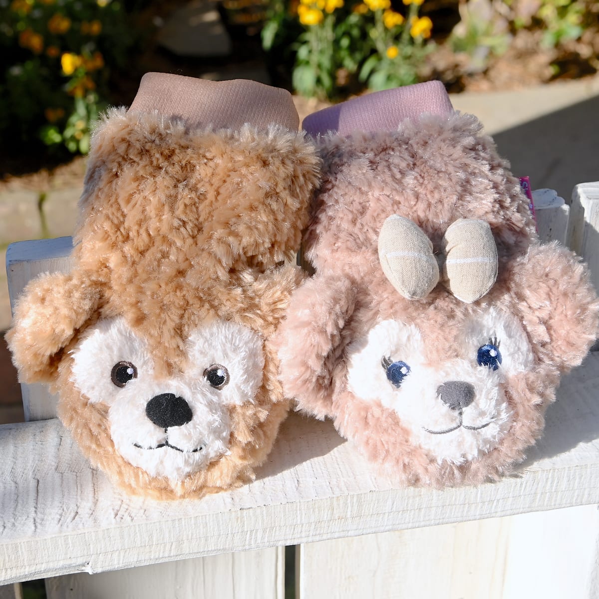 ふわもこかわいい！東京ディズニーシー ダッフィー・シェリーメイ手袋 -