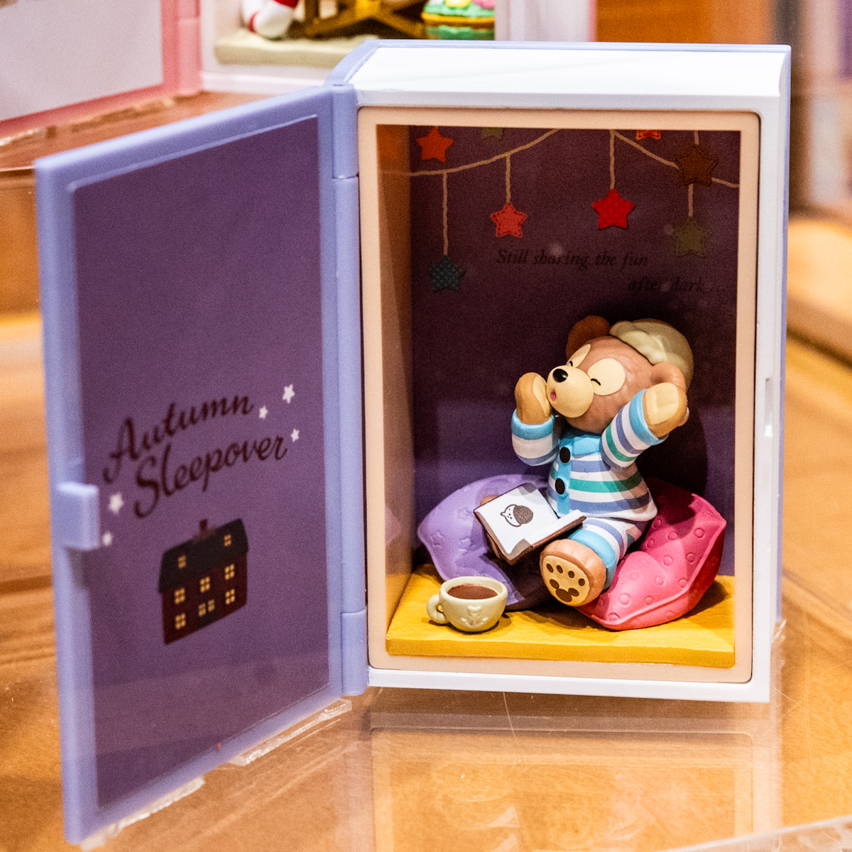 ダッフィーとの思い出が蘇る20年間のアートがつまったグッズ！ 東京