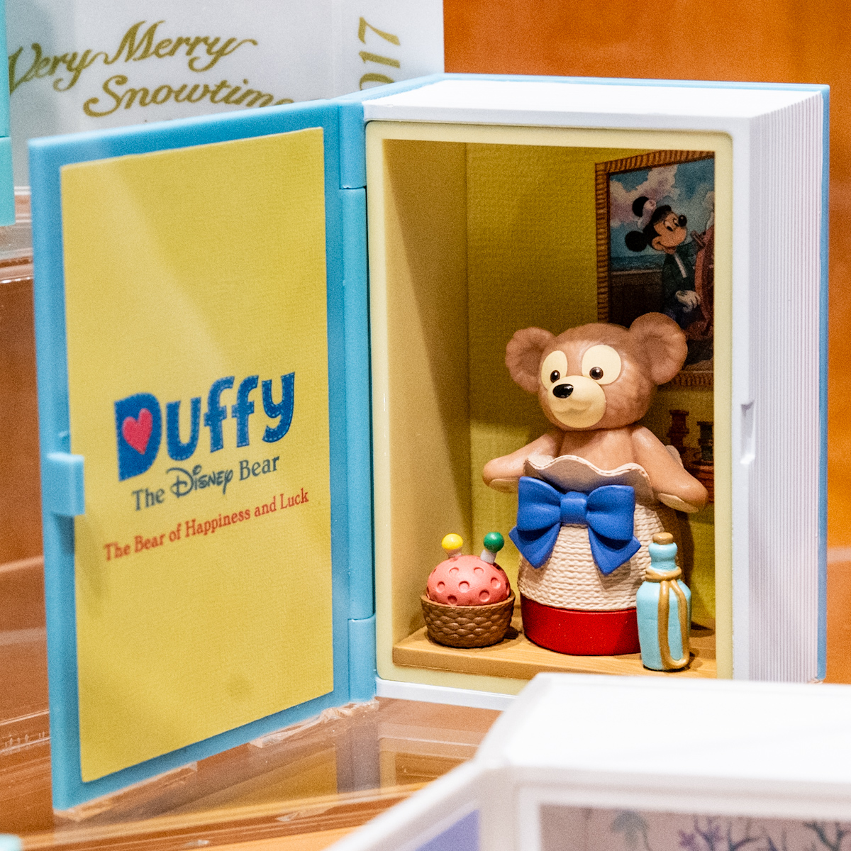 ダッフィーとの思い出が蘇る20年間のアートがつまったグッズ！ 東京