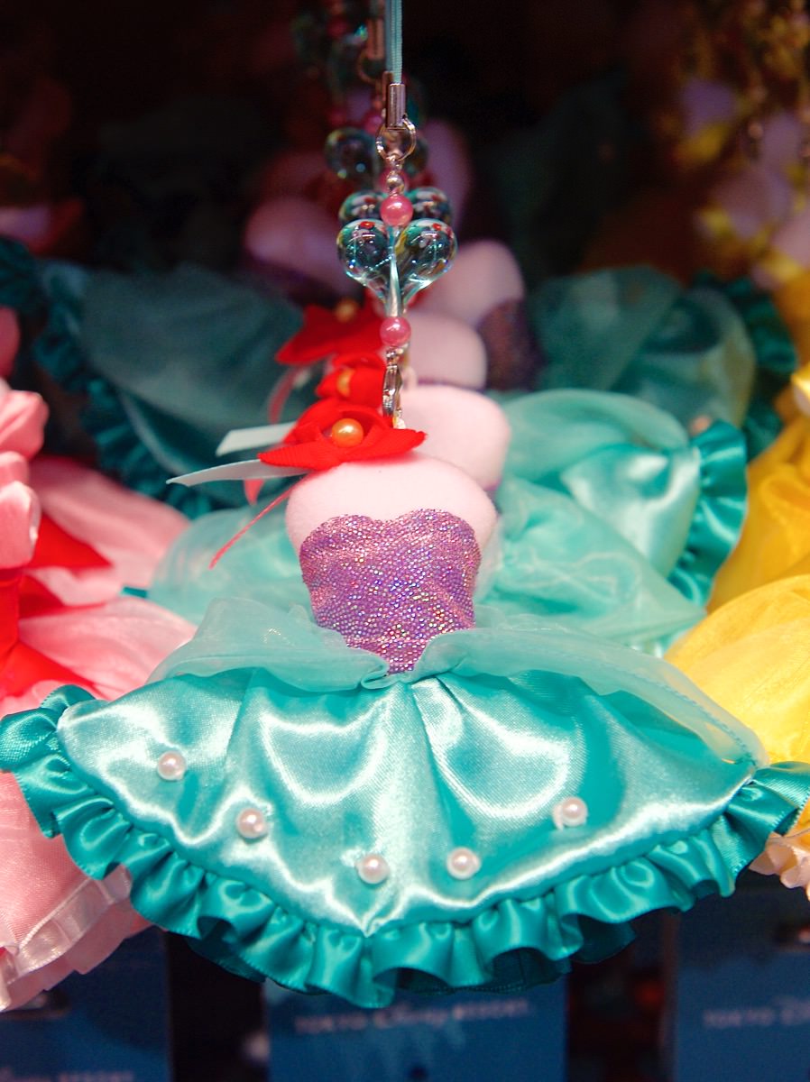 ガールズキャラも続々☆ディズニーランドのプリンセスドレスモチーフ