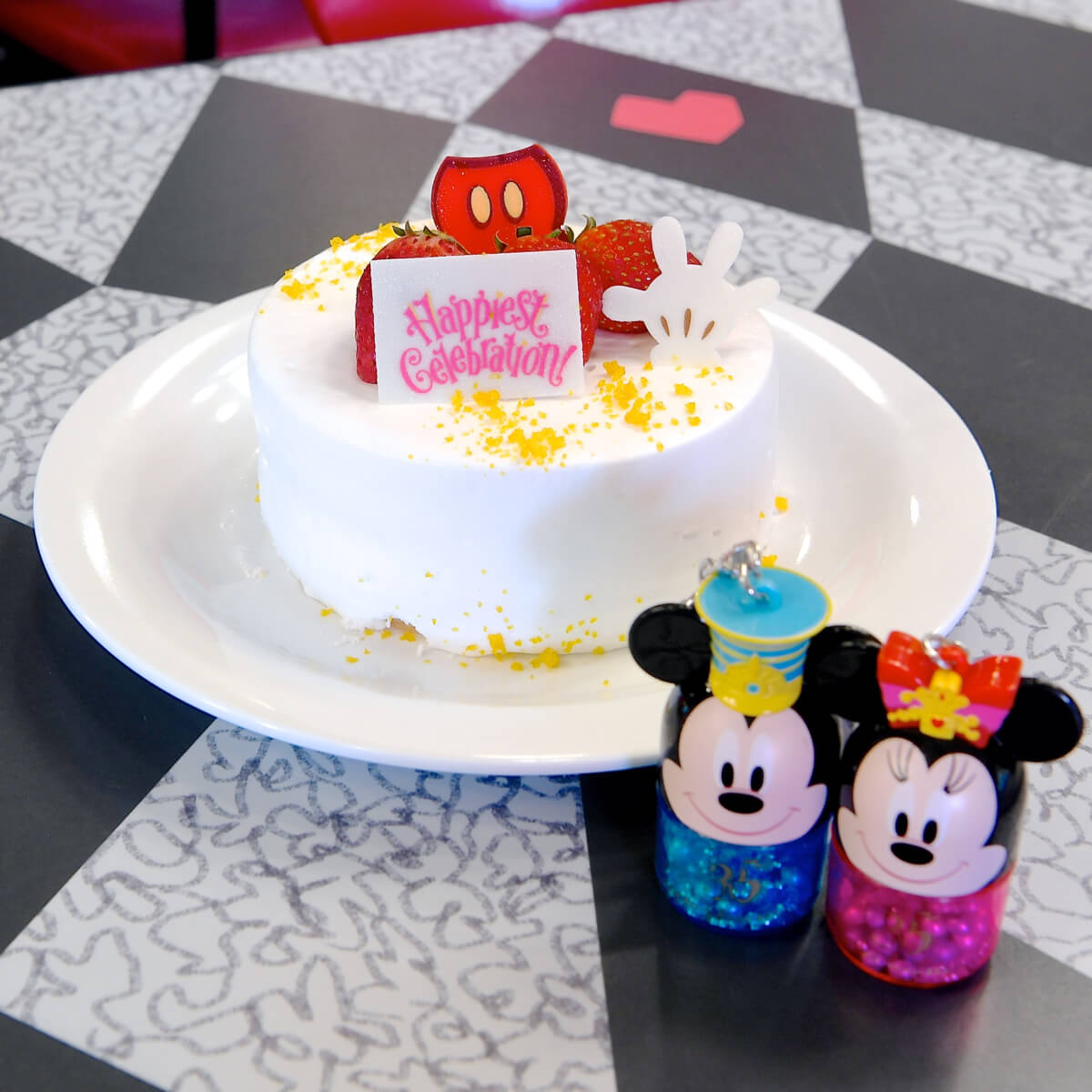 35周年をホールケーキでお祝い！東京ディズニーリゾート35周年