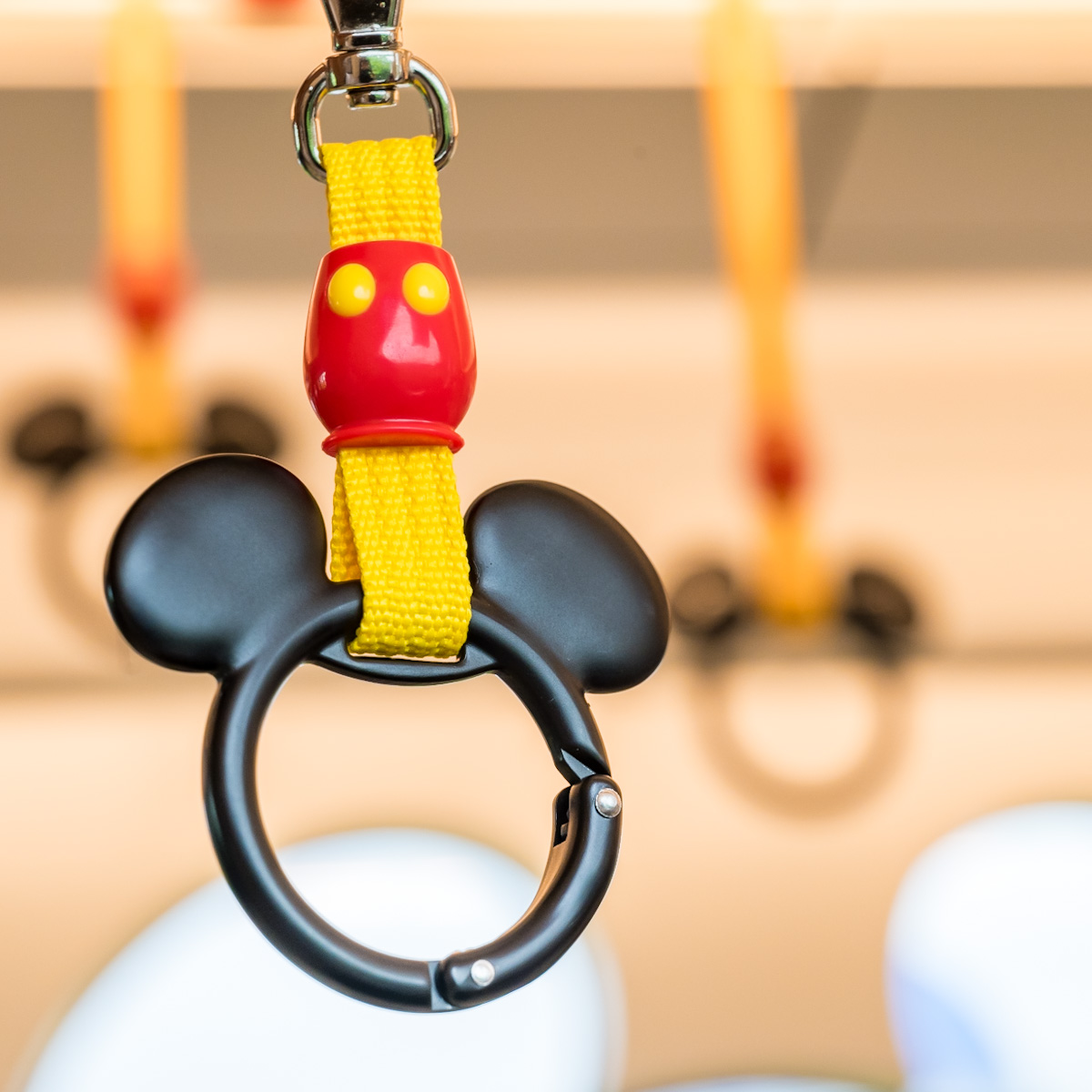 リゾートライナーのつり革デザイン！東京ディズニーランド「ディズニー