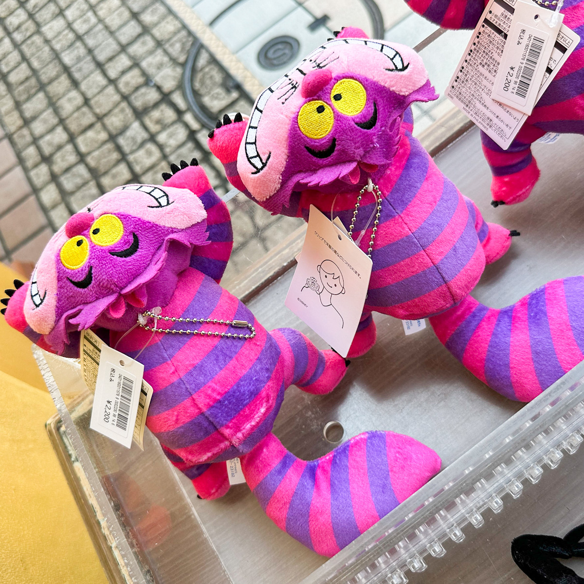 チェシャ猫が登場！東京ディズニーランド『ふしぎの国のアリス』肩のせ