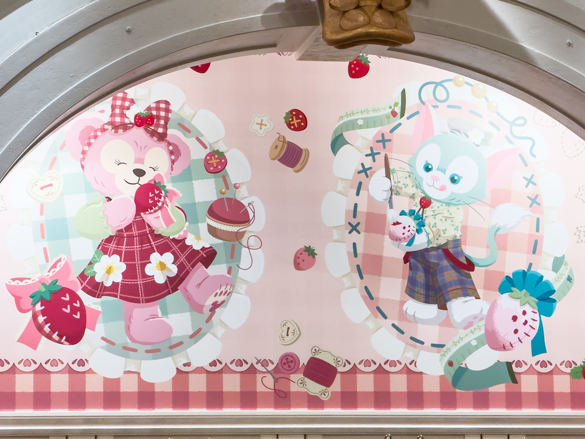 いちごを抱えた姿もかわいい！