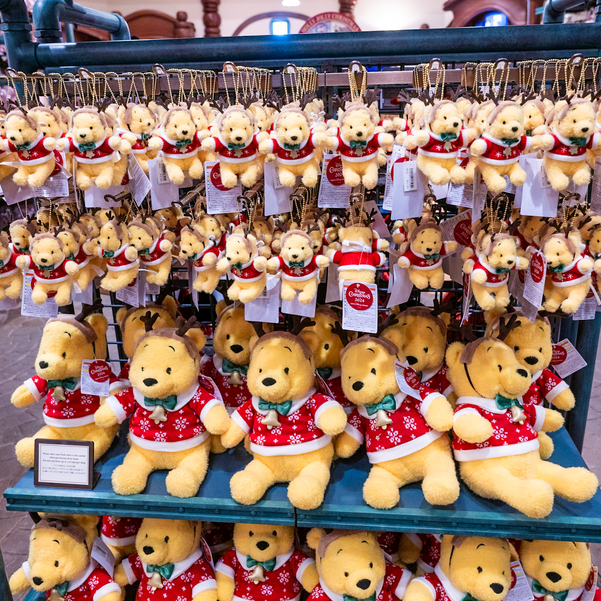 トナカイ風コスチュームのくまのプーさん！東京ディズニーリゾート