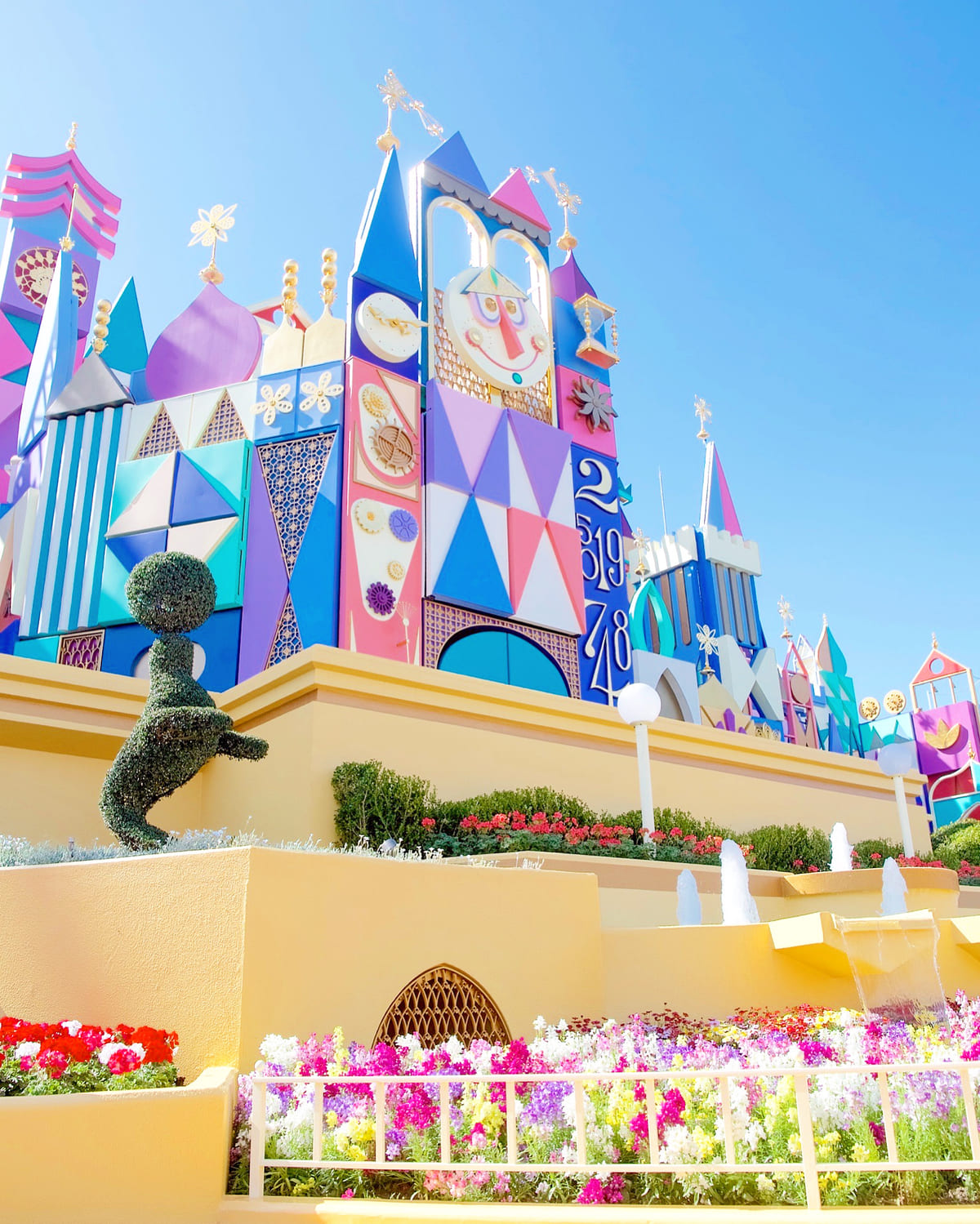 スモールワールド・クロック」デザインの掛け時計！東京