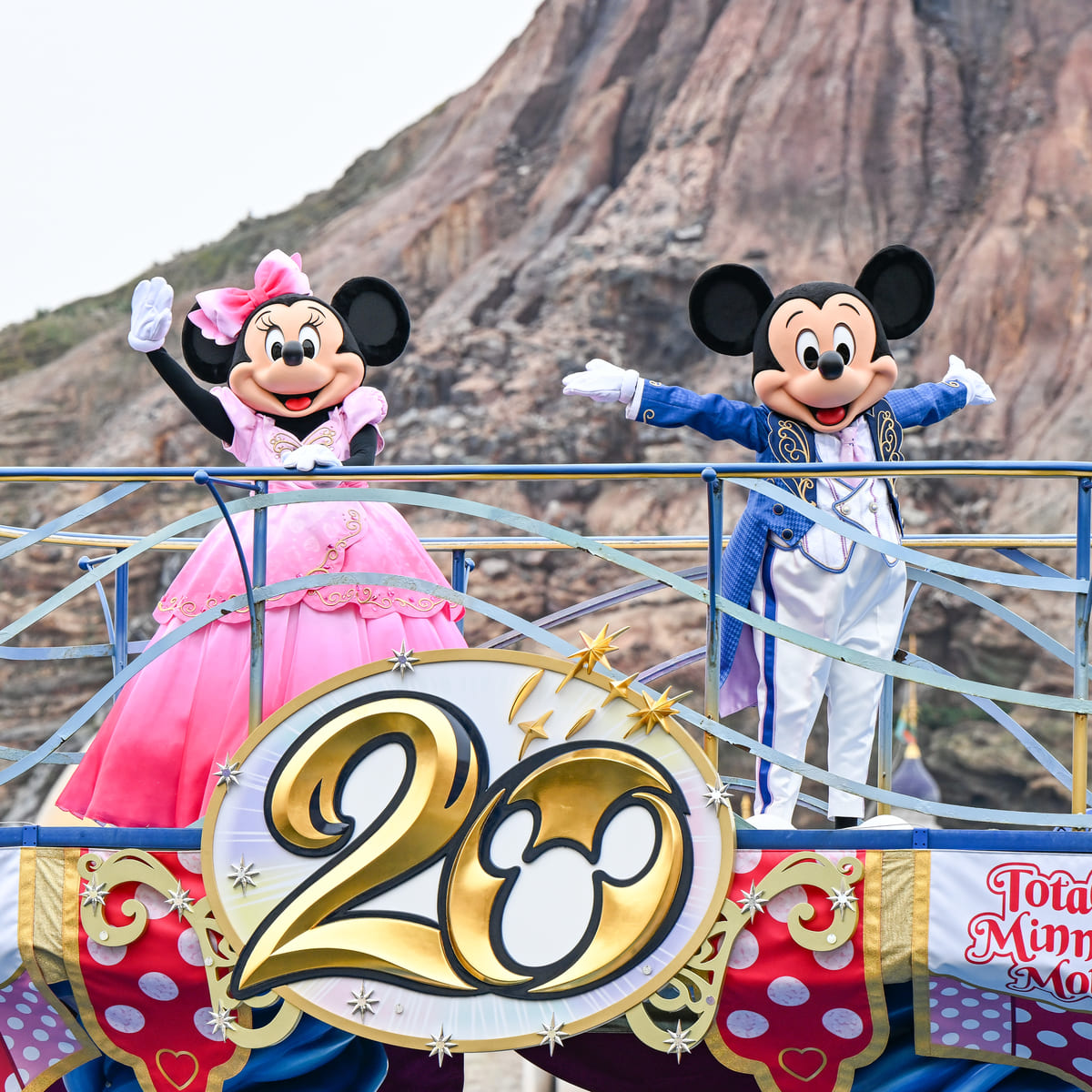 バレンタイン・ナイトコスチュームで登場！東京ディズニーシー「ミニー