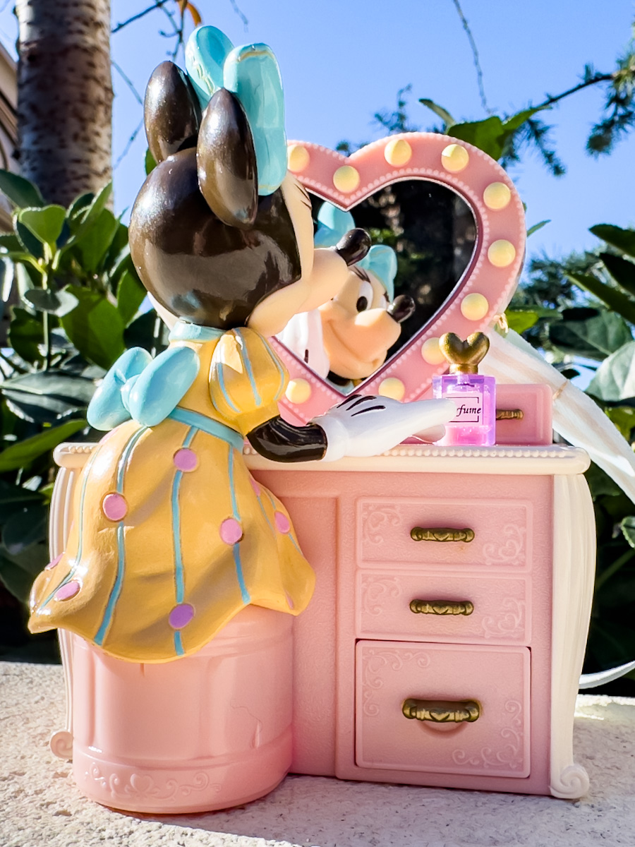 メイクするミニーマウスがかわいい！東京ディズニーリゾート ミニ