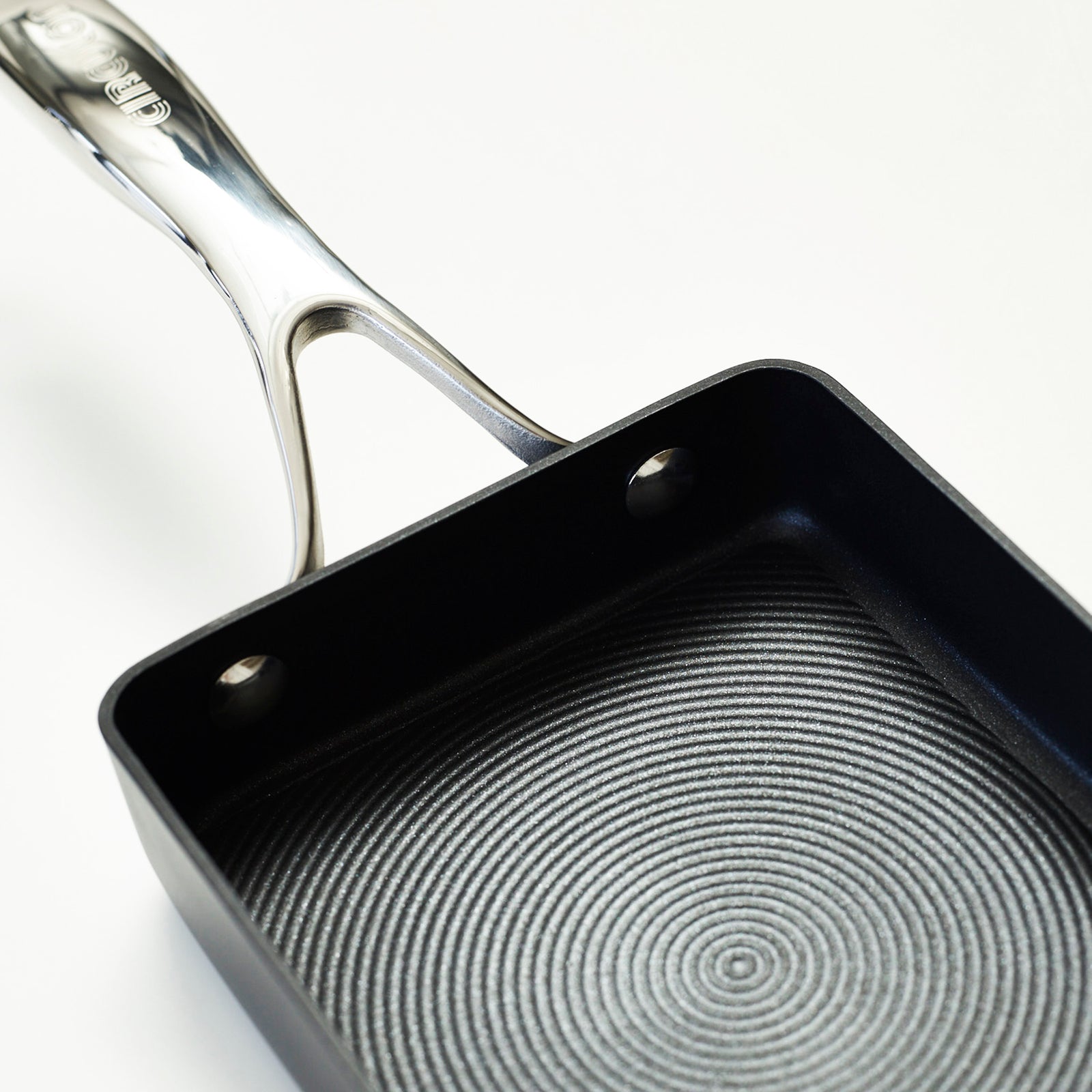 2048_200508_MEYER211203_1600x.