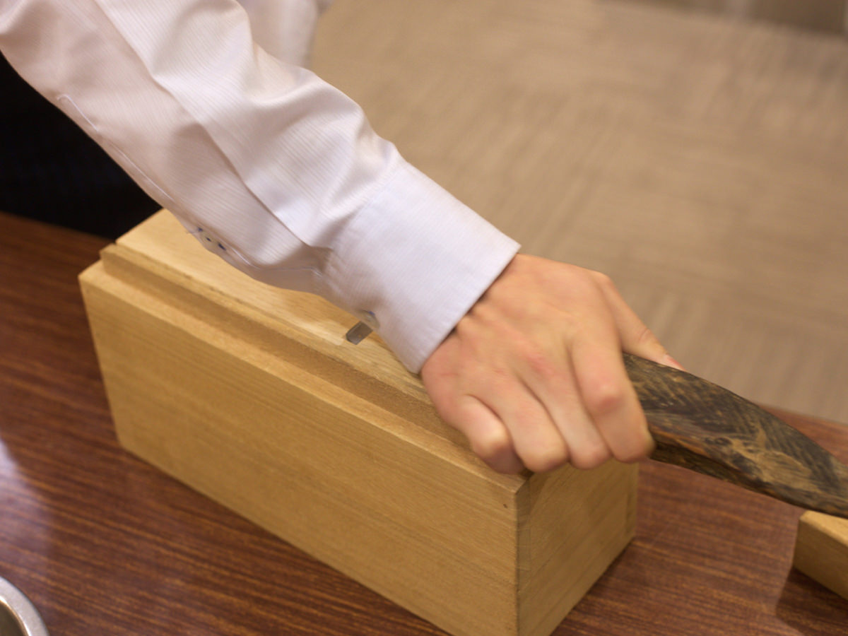 削り方や削り器で味が激変！ 高級削り器「團十郎 鰹節削り器」の実力