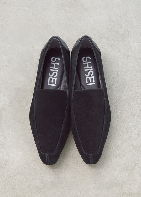 おしゃれと快適さを合わせ持つ、大人気の「SHISEIのローファー」に