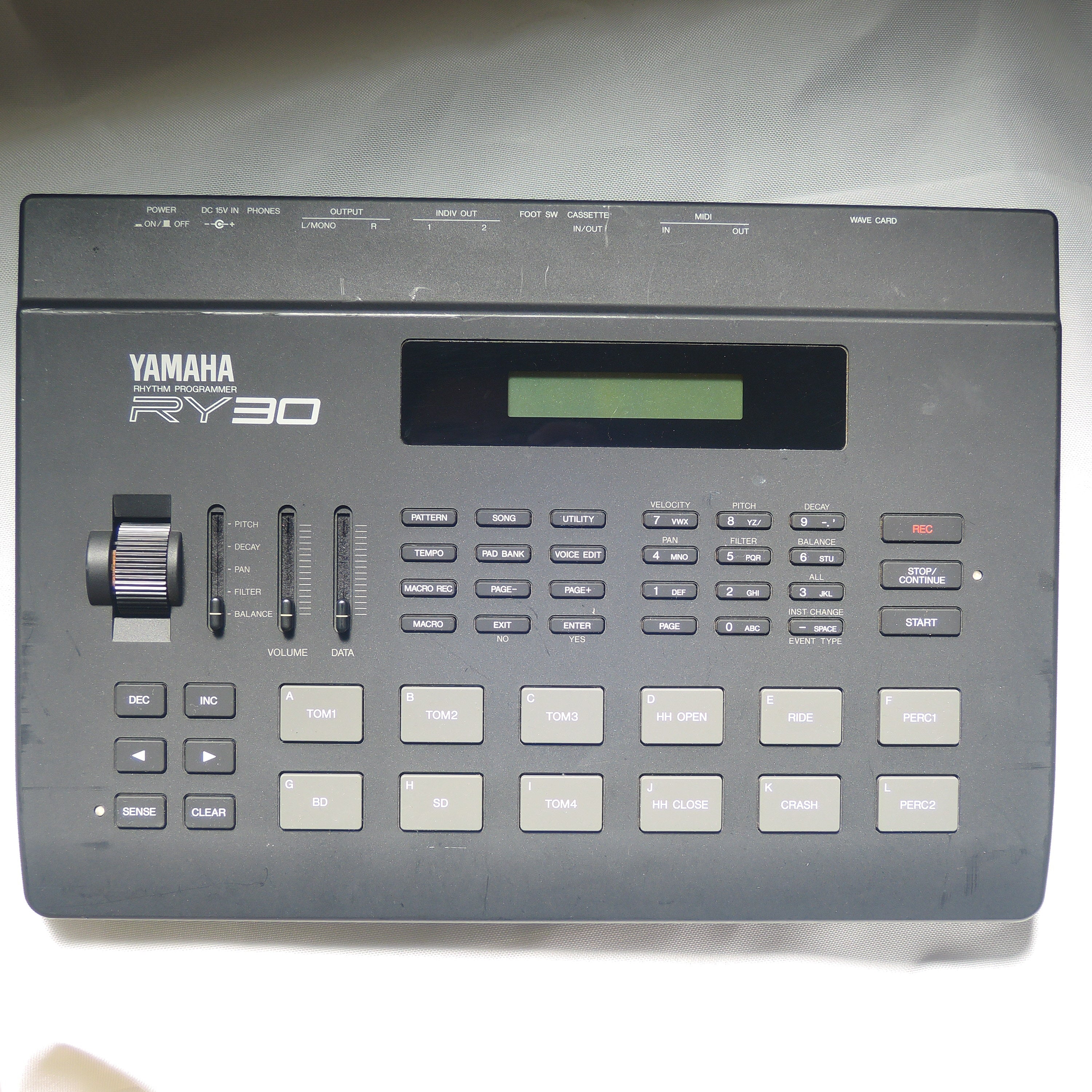 YAMAHA - RY-30 [DTM・音楽制作機材] 90年代ビンテージドラムマシン