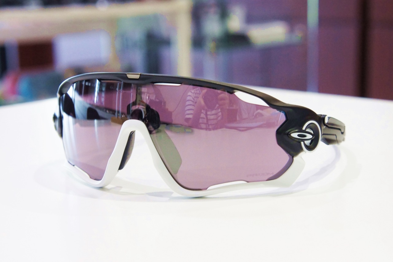 オークリーのブランド力を上げた伝説のサングラス「JAW BREAKER」を