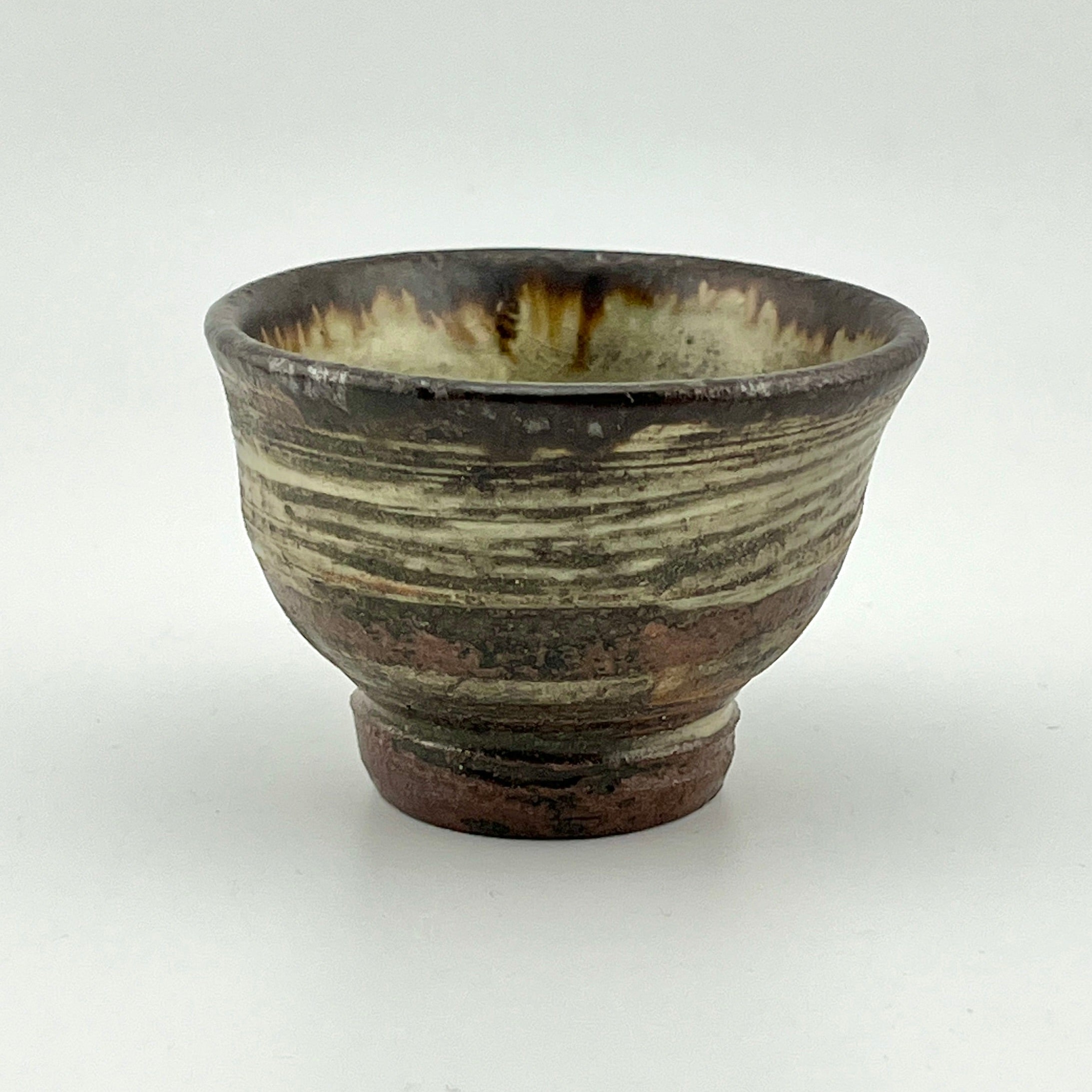 壺屋焼 人間国宝 金城次郎作 魚文ぐい呑 （笑う魚） – 生活民芸 なかむた