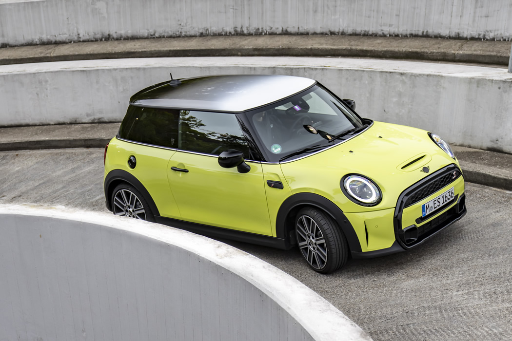 MINI 3ドア/5ドア｜ゼスティーイエローの写真集 | MINI COOPER Sketch