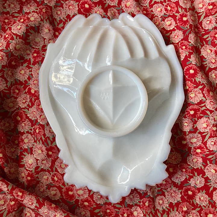 018WESTMORELANDホワイトミルクガラスオープンハンドトレイ