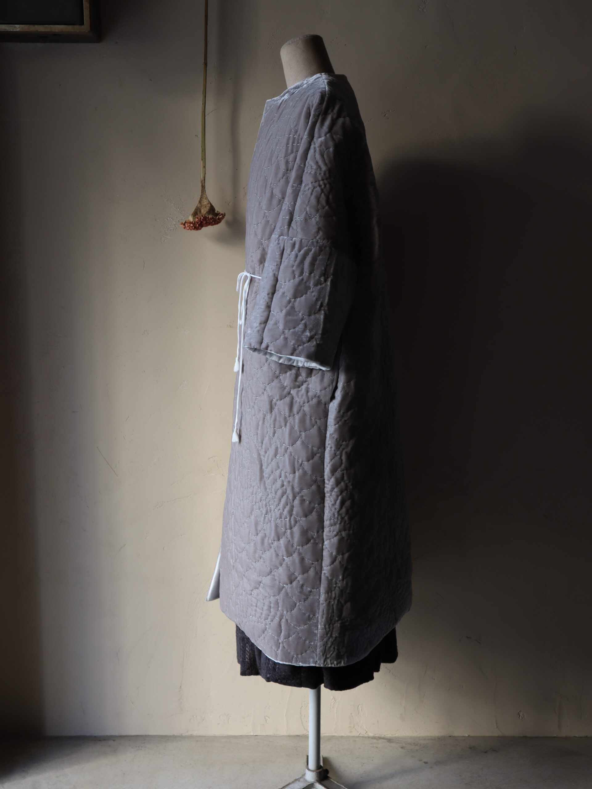 Hand Embroidery Quilt Robe (Velvet Gray) −Permanent TOWAVASE