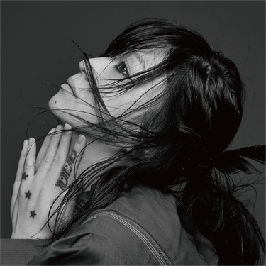 鬼束ちひろ、新曲“書きかけの手紙”とライブ映像作品2本を配信開始