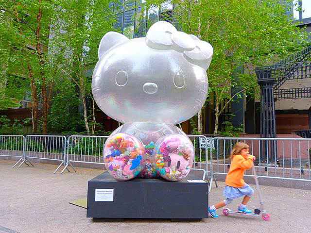 ニューヨークに巨大ハローキティちゃん登場！2020年東京オリンピック