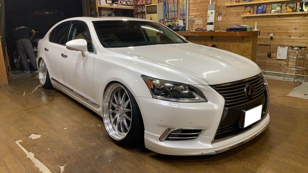 純正エアサスから生足フルアーム化！LS460後期型に車高調+