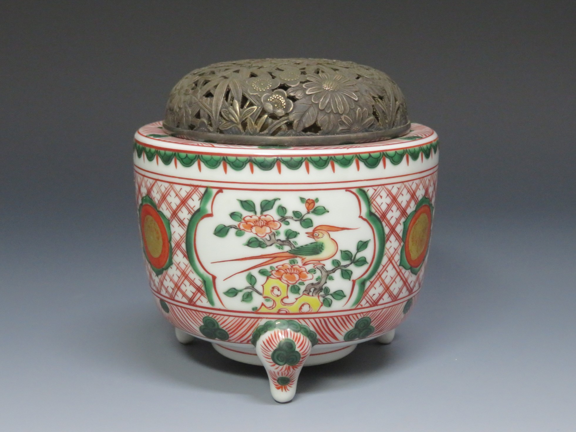 箱なしの骨董品は価値が下がる？査定への影響と箱の役割 | 骨董品