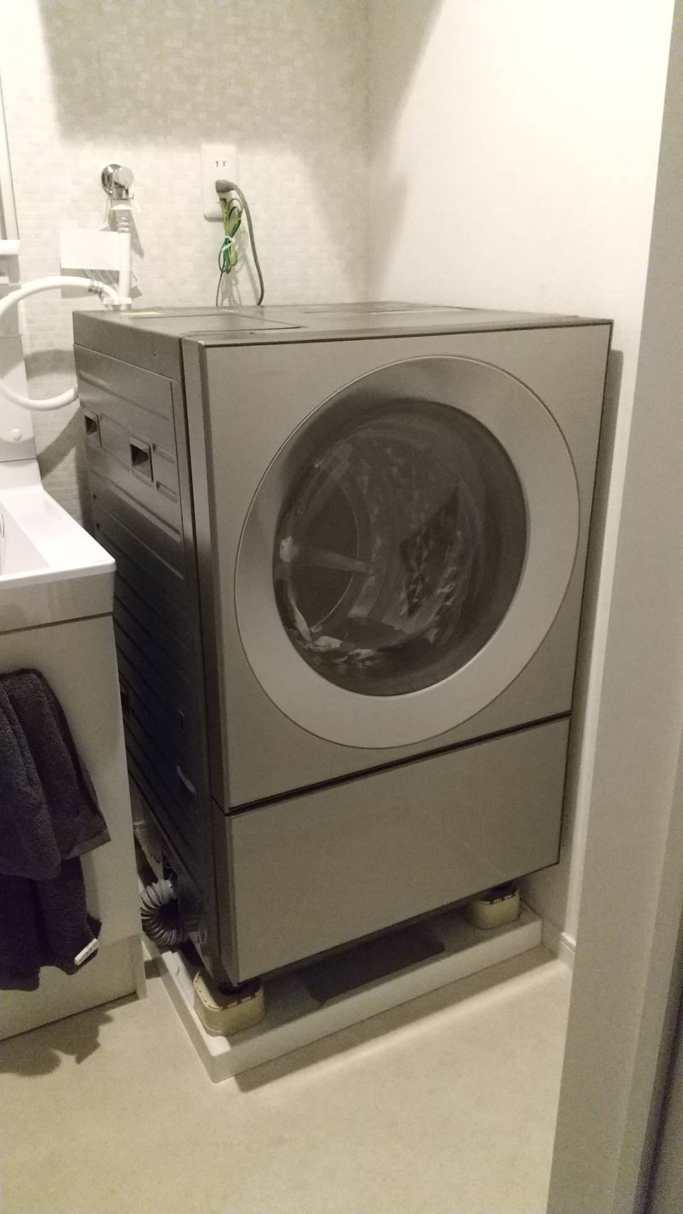 E670D5CA-7CDB-40CD-A533-