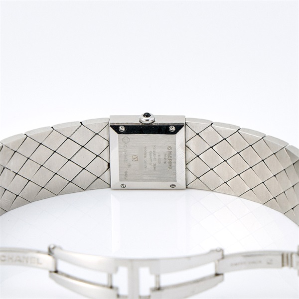 CHANEL マトラッセ H0009 クオーツ 腕時計 ブラック文字盤 シルバー SS