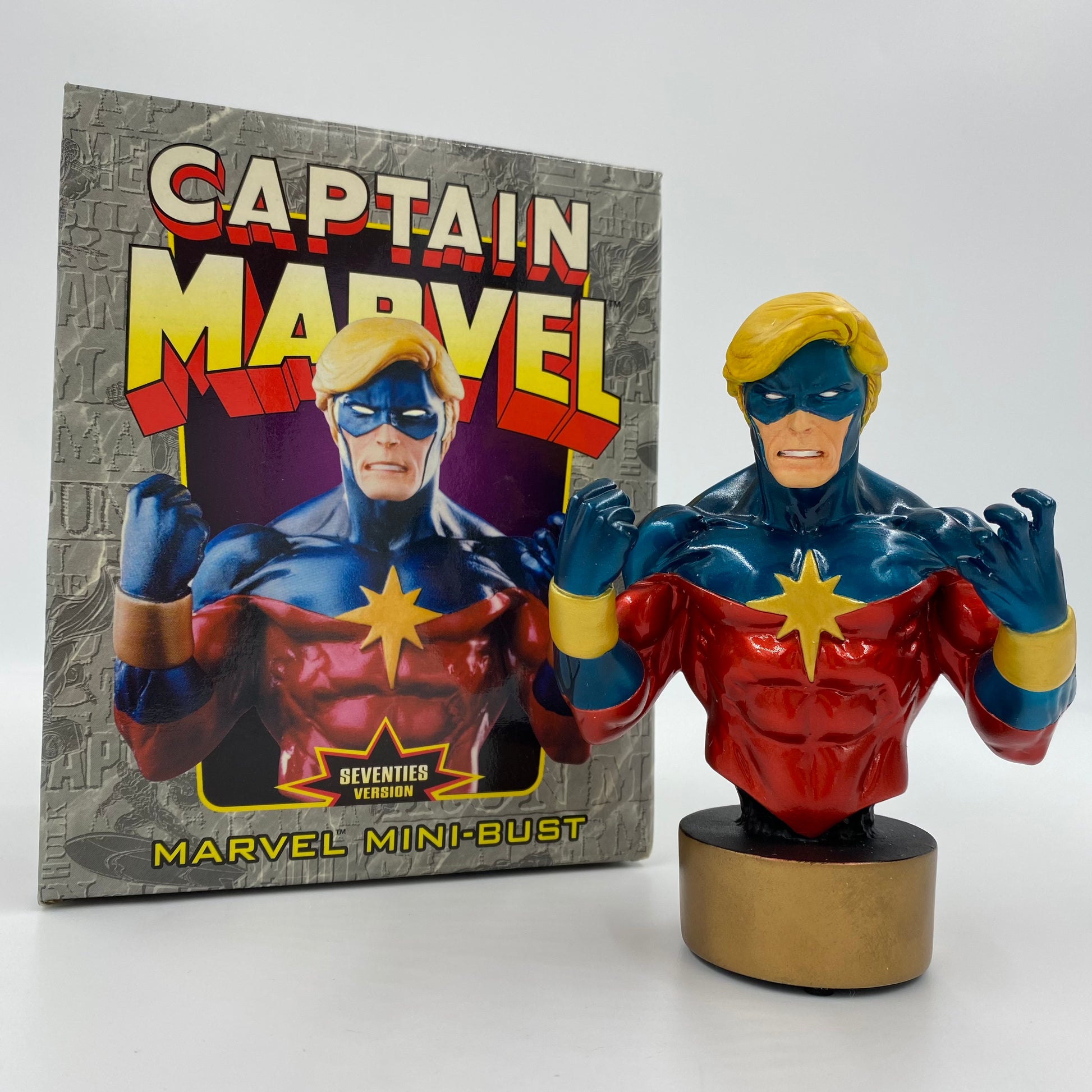 CAPTAIN MARVEL フィギュア 70sバージョン マーベルミニバスト Marvel