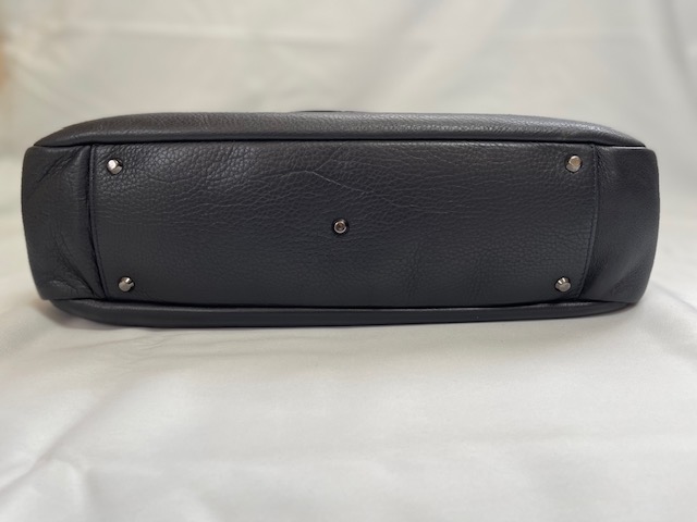 土屋鞄製作所のサージュブリーフトートは女性のビジネストートとして