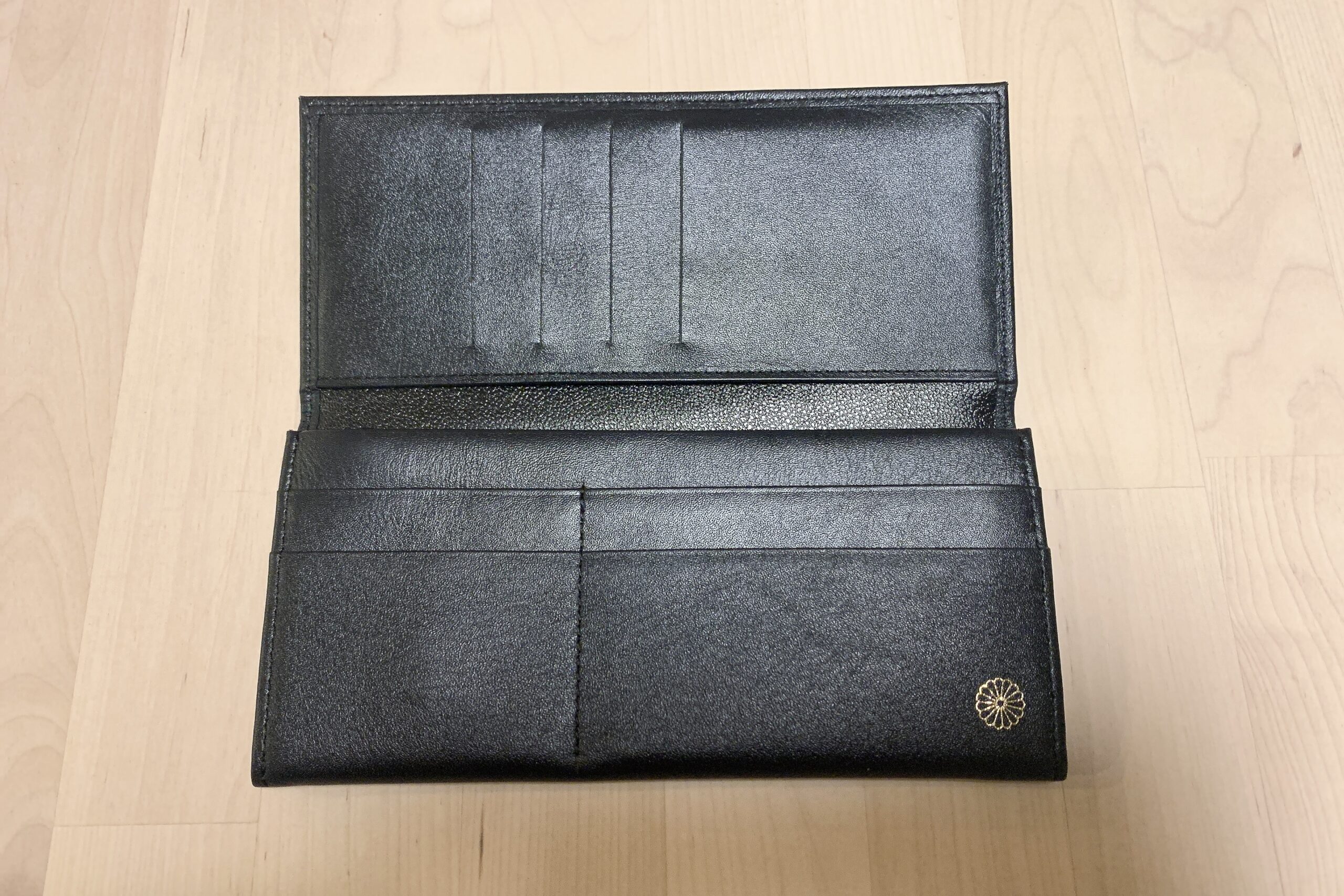 皇居の売店に！？低価格なのに上質な〝皇居財布〟をご紹介！