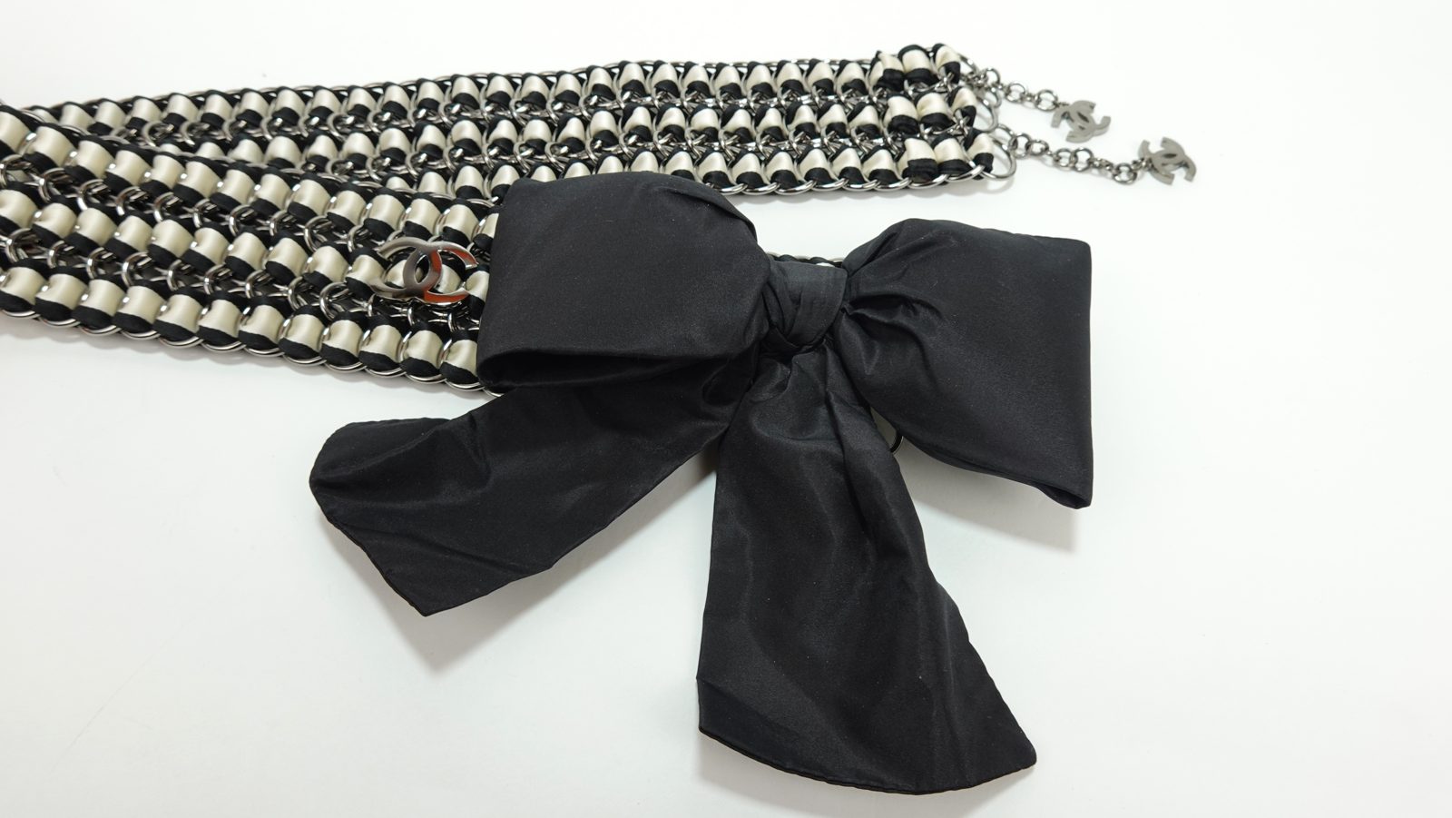 CHANEL METAL & SILK RIBBON BELT – BLACK & CREAM - Monaco1.com