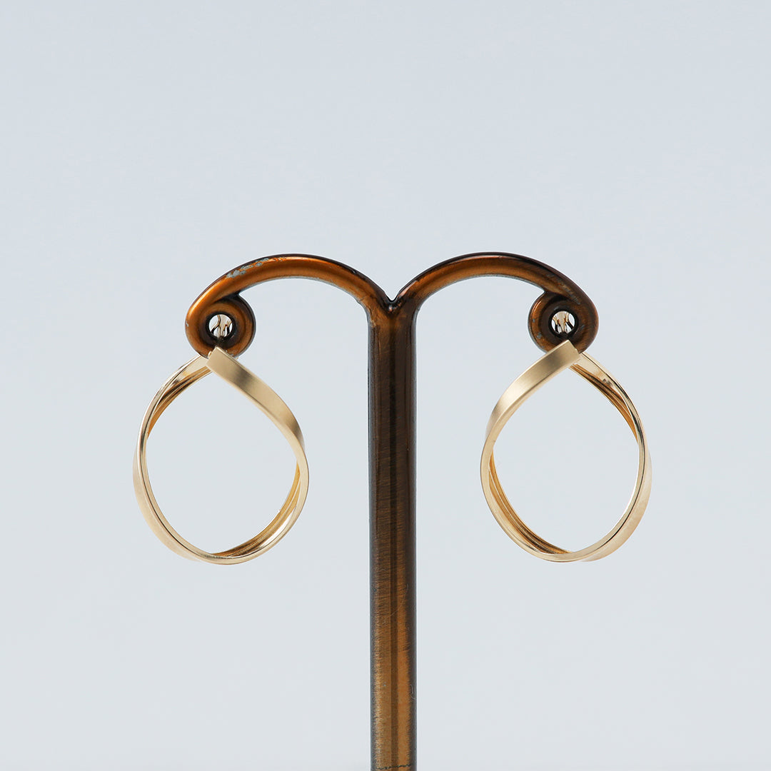 NEW＞K18サテンウェーブフープピアス