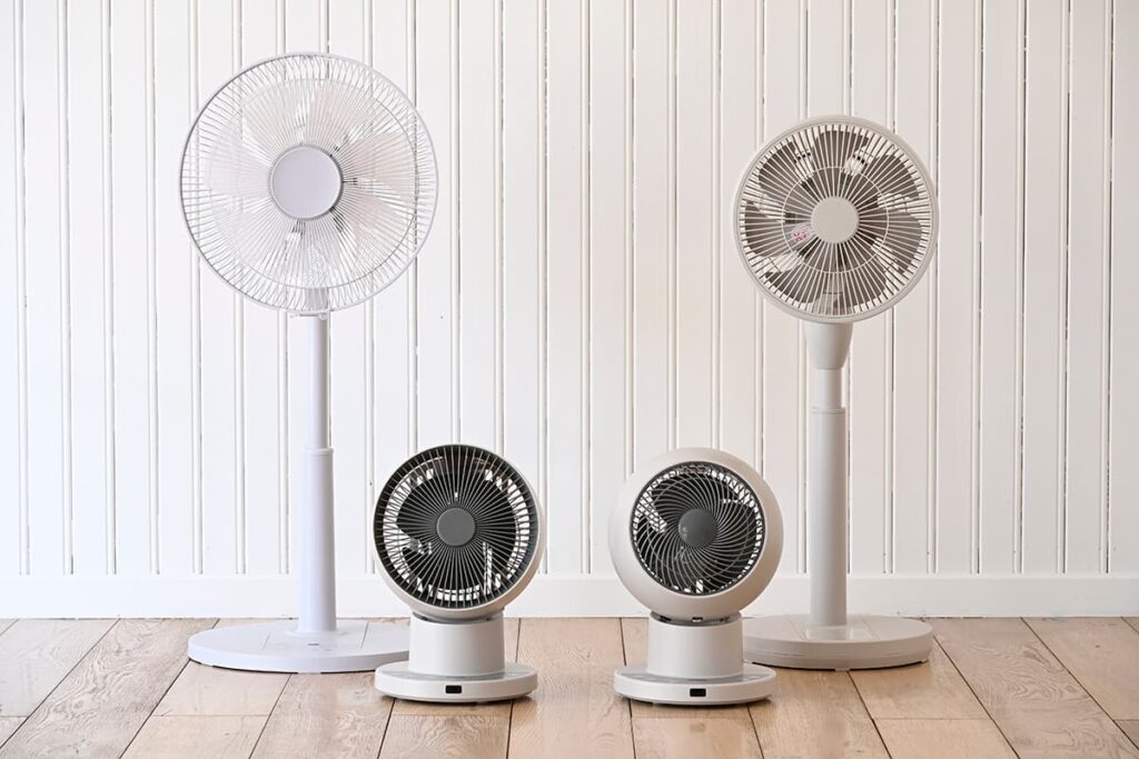 山善］USB Type-Cの搭載によりコンセントのない場所でも使える扇風機