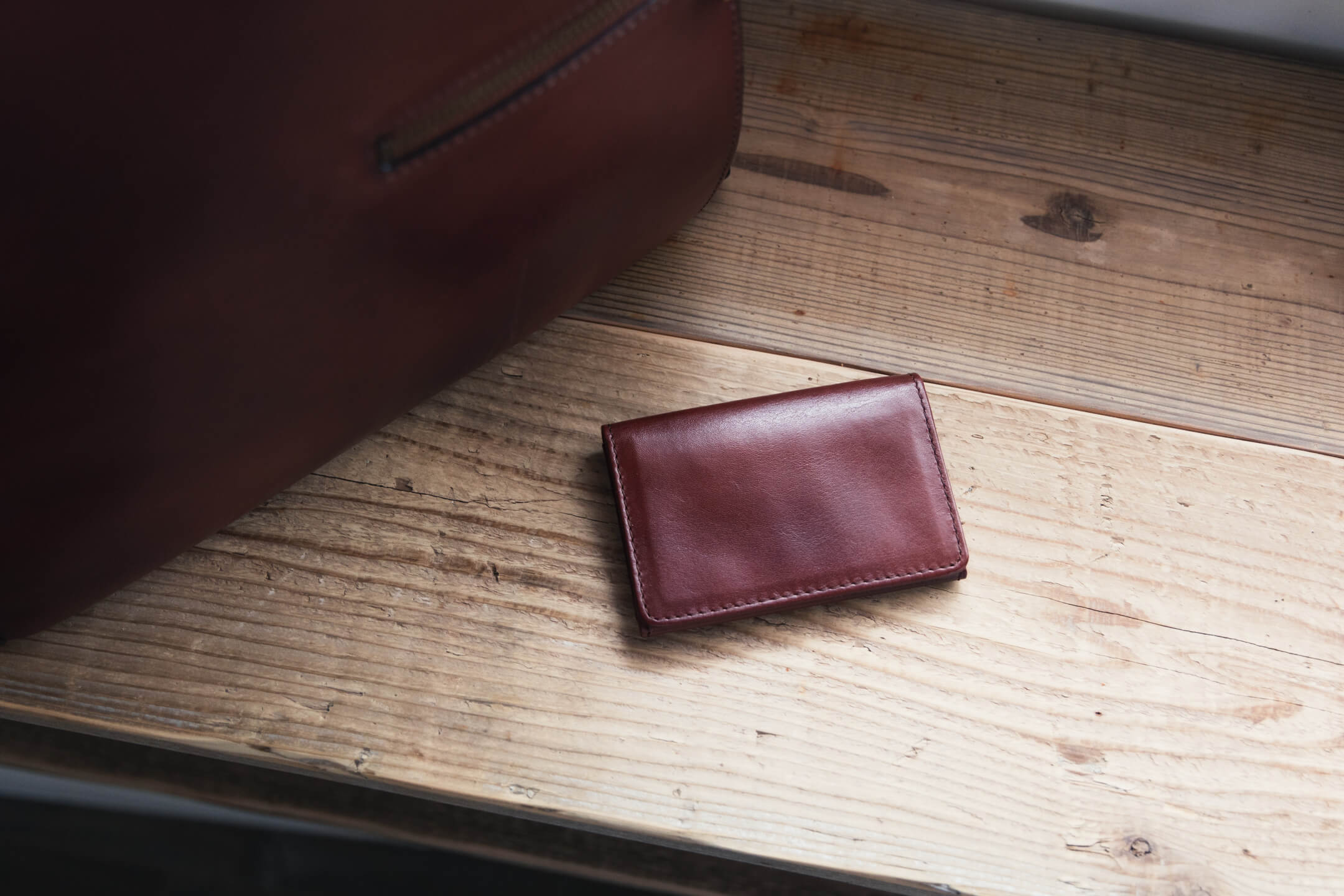 マザーハウスの革製名刺入れ「アンティークカードケース」 | signature