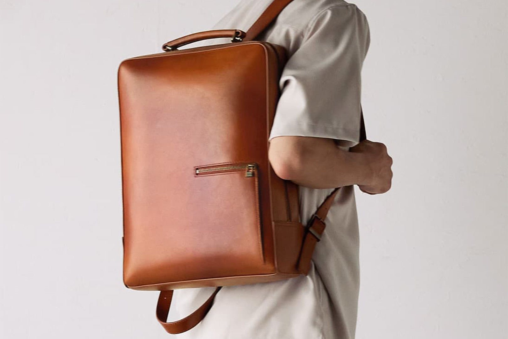 マザーハウス「アンティークスクエアバックパック」がリニューアル＆新