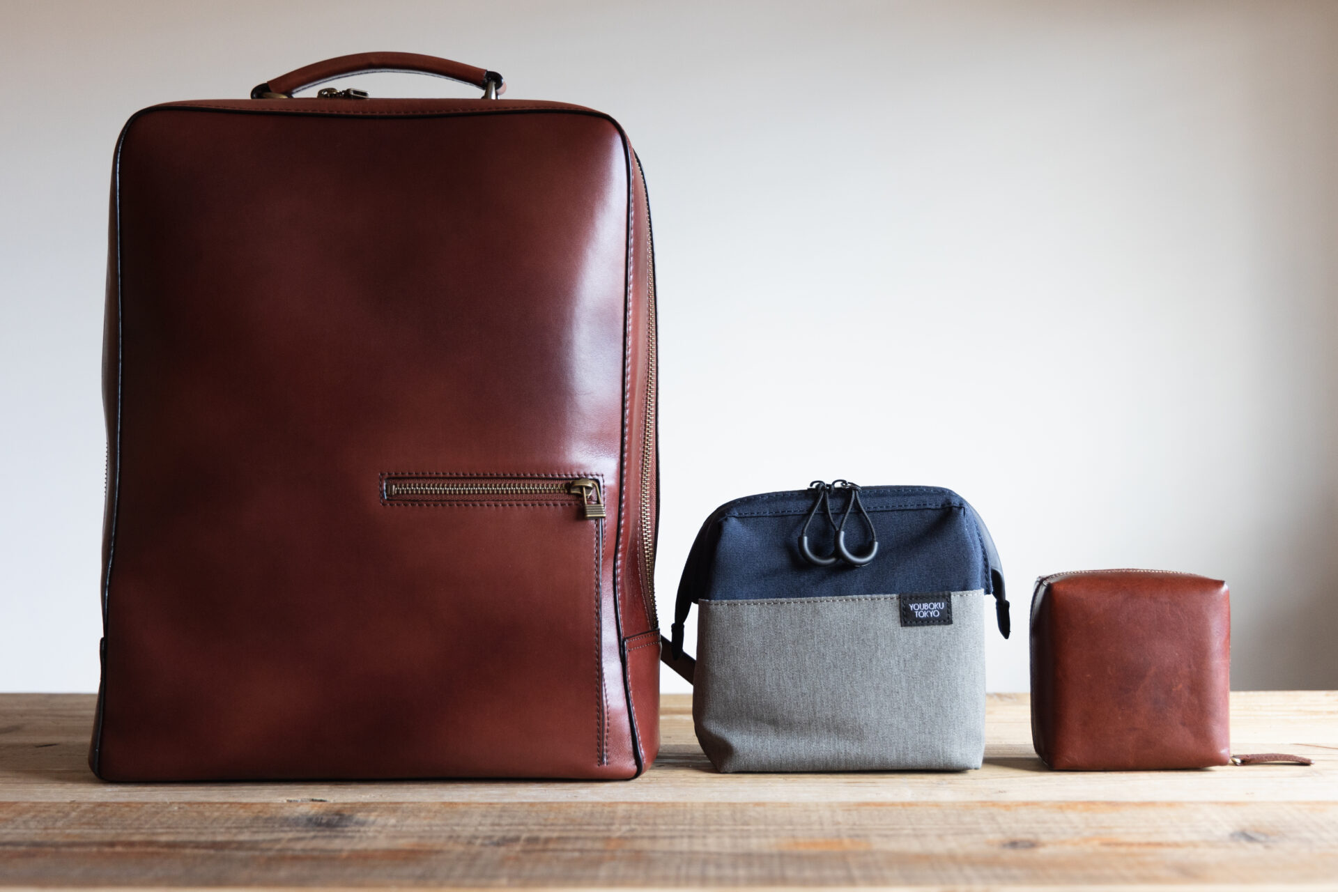 MOTHERHOUSEのアンティークスクエアバックパックを1年使った、形・経年