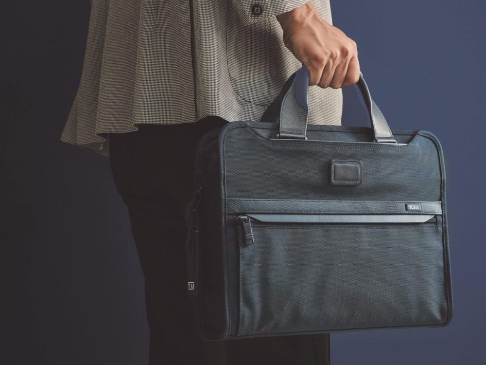 完成度の高さに驚愕」スリムでスタイリッシュな傑作ビジネスバッグ
