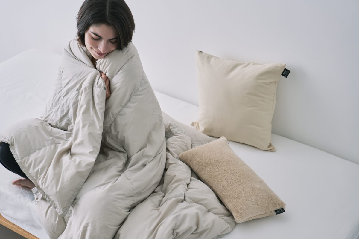 タイオンの最強ダウンが布団に!?】収納するとクッションに激変！800FP