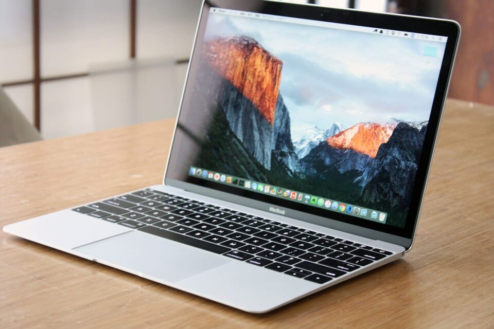 MacBook 2016のゴミ MacBook 2016のゴミ MacBook Airのモデルを識別