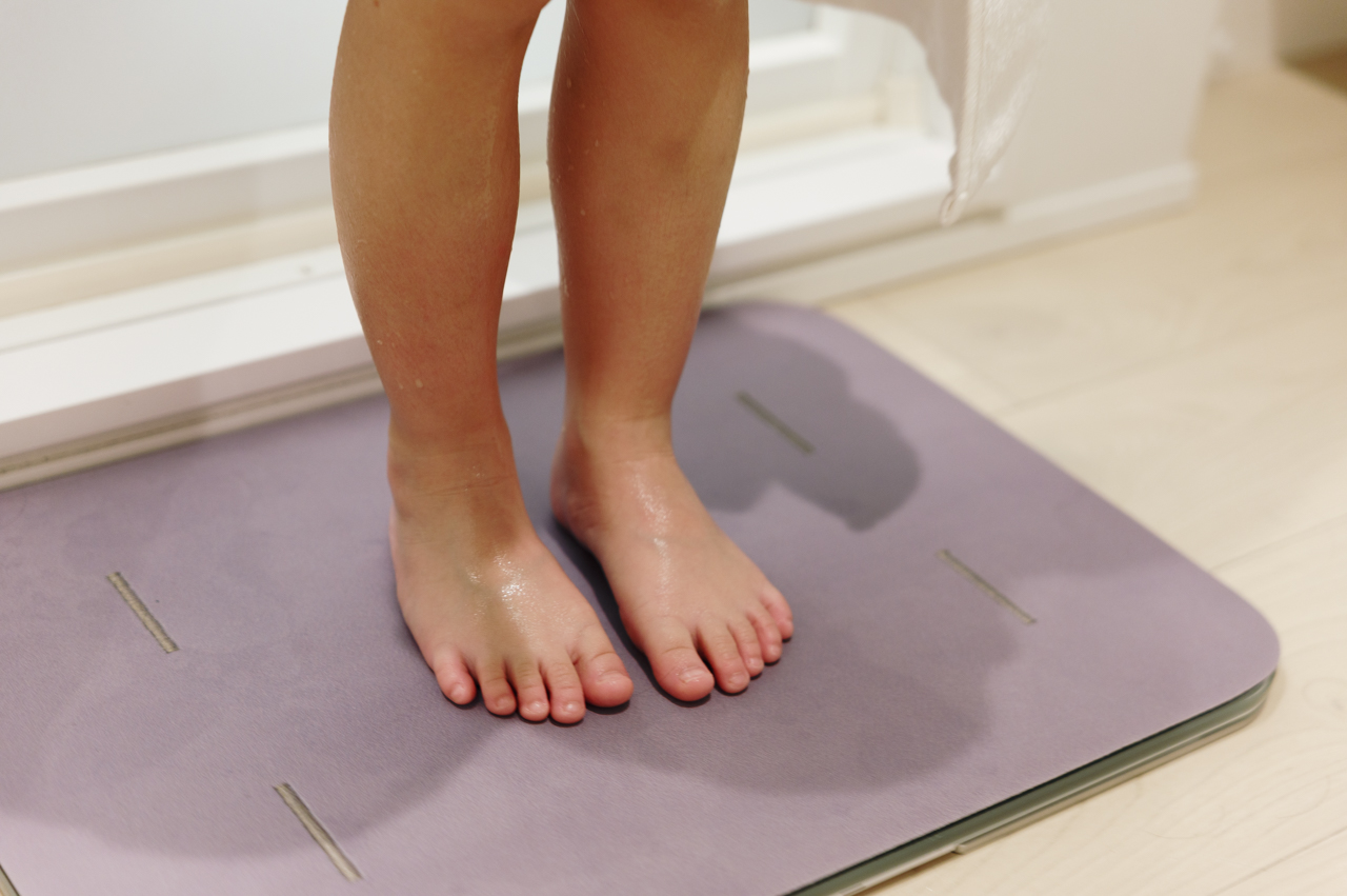 スマートバスマット 体組成計モデル レビュー／乗るだけで自動的に記録