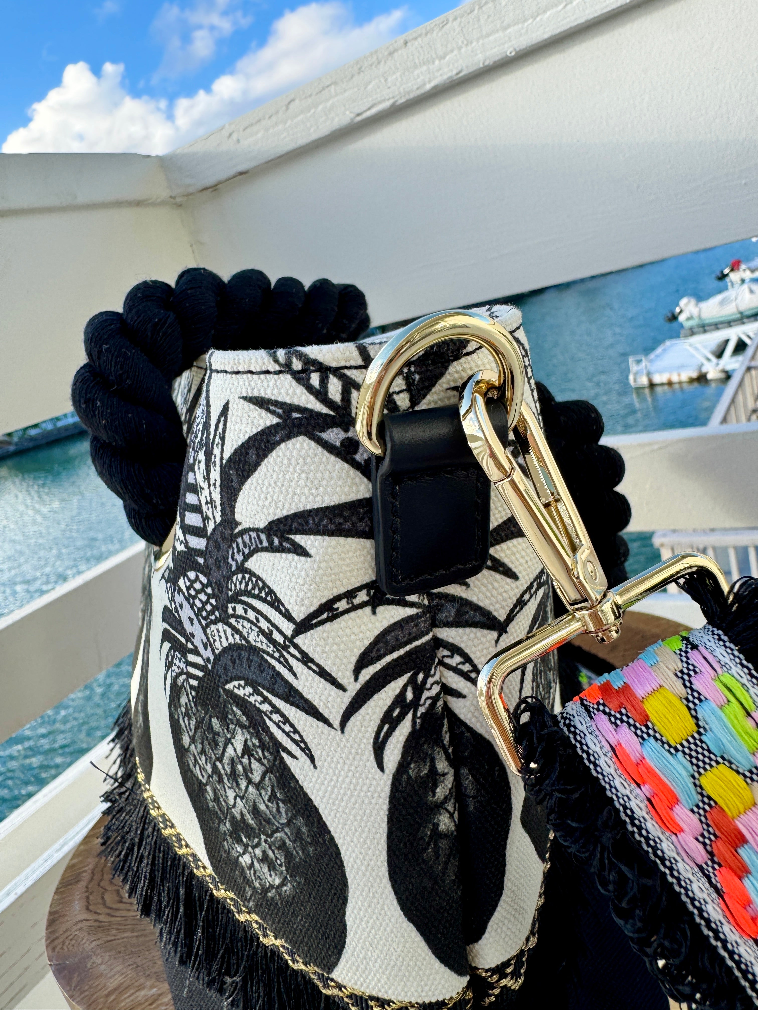 TBSサンジャポで紹介されたブラックパイントートバッグ