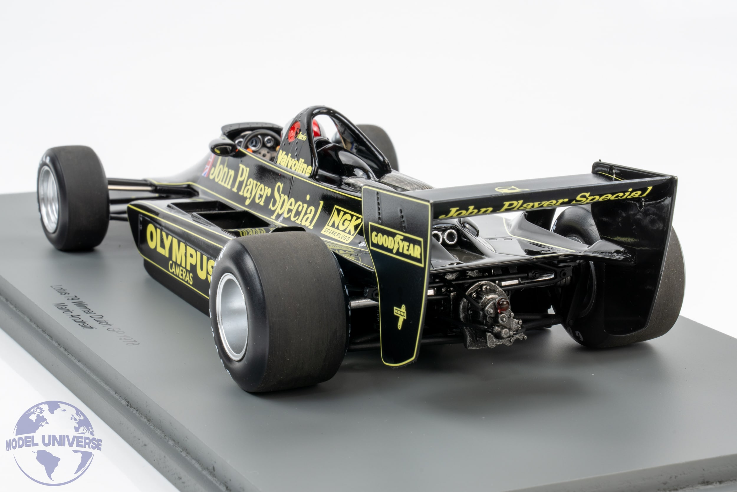 Spark 18S444 - 1:18 Lotus 79 JPS No.5 Mario Andretti Winner Dutch