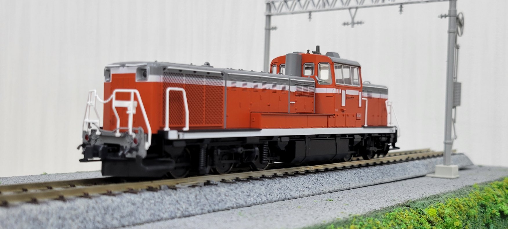 レールショップシーダーオンラインショップ / KATO DE10形 パーツ取付