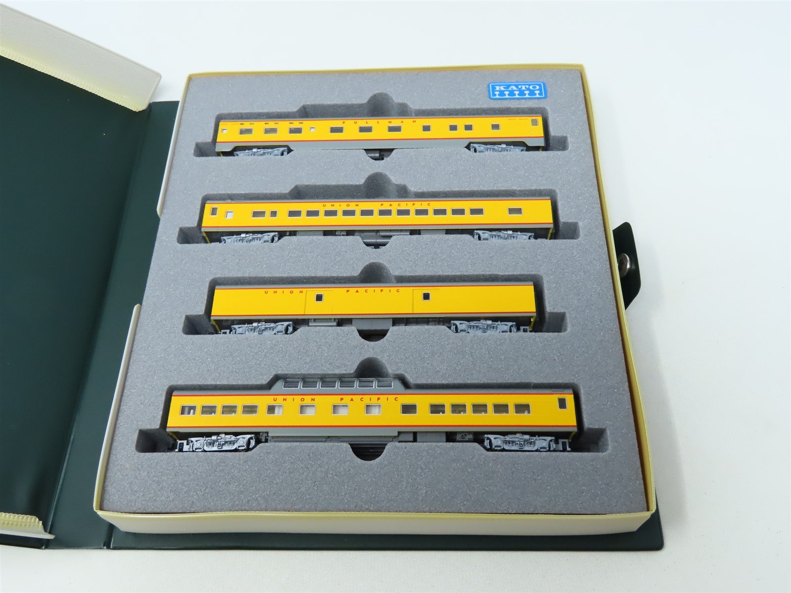 N Scale Kato #106-024 UP Union Pacific Smooth Side Passenger 4-Car