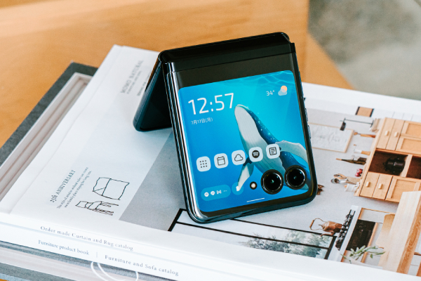 motorola razr 40 ultraレビュー！ 大画面アウトディスプレイで新たな