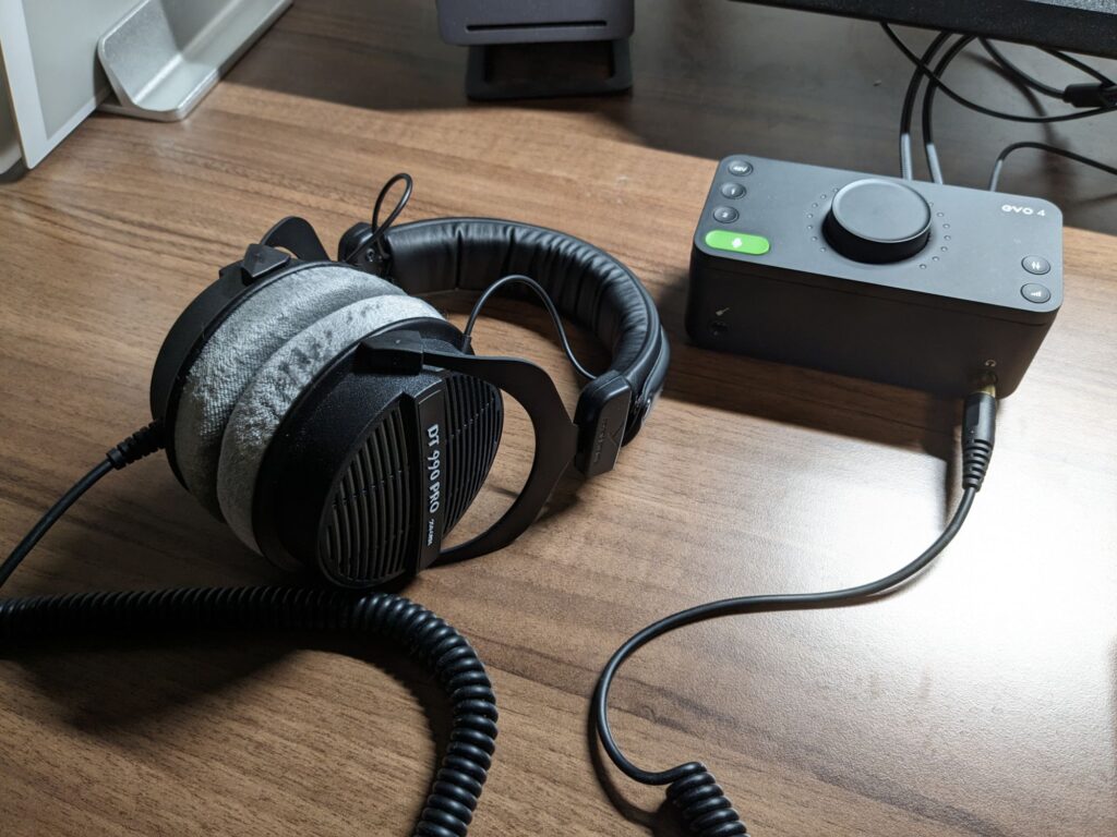 beyerdynamic DT990PRO レビュー｜つい聴きたくなる中毒性。ソリッドな