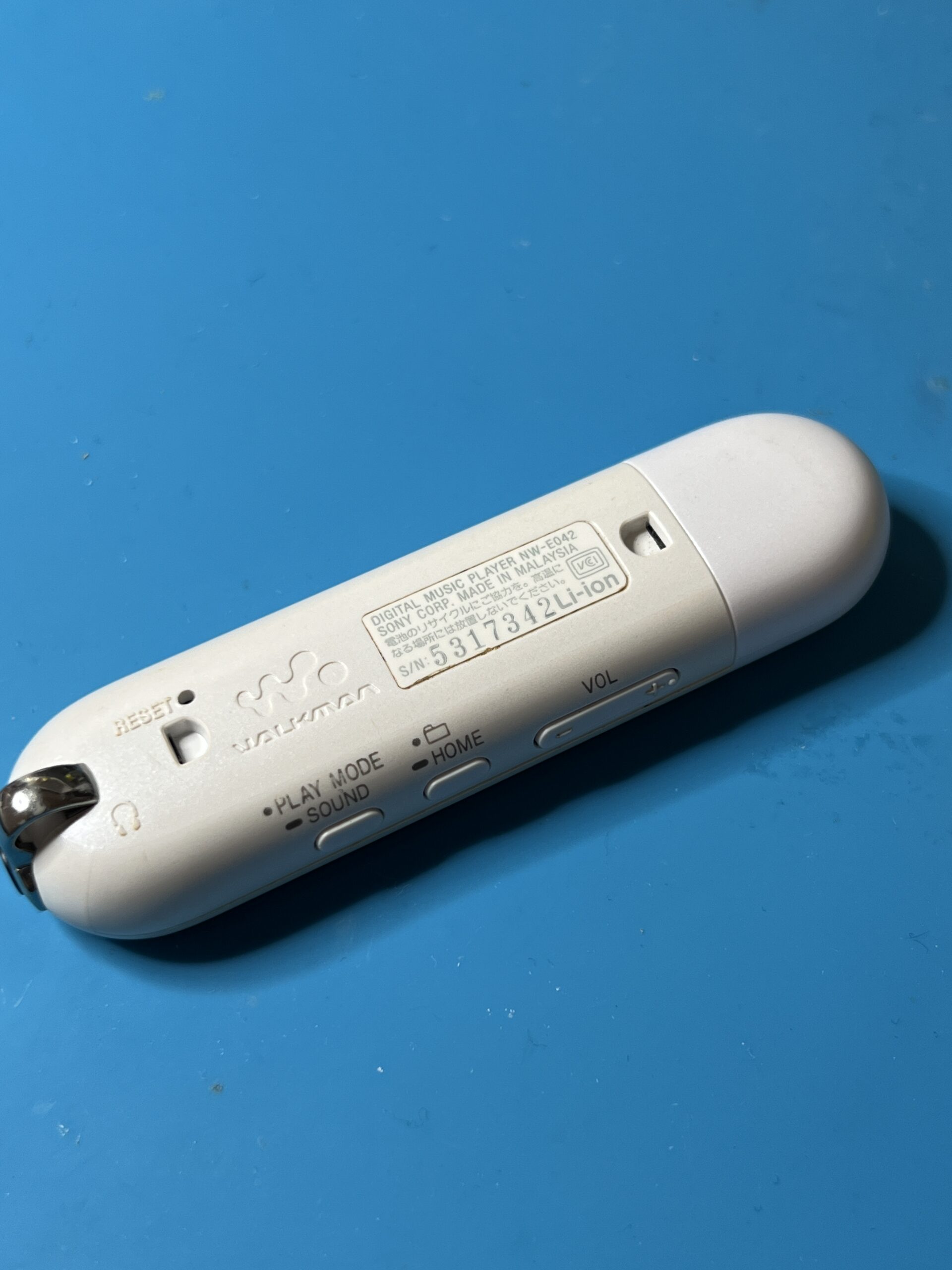 NW-E042バッテリー交換 古いメモリーウォークマンも対応可能です