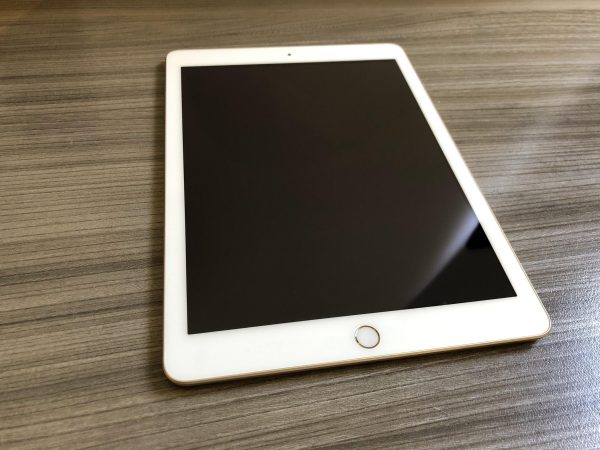 Apple iPad 5th Gen 32GB 9.7in (A1823) Wi-Fi+Cellular Gold - Mobile